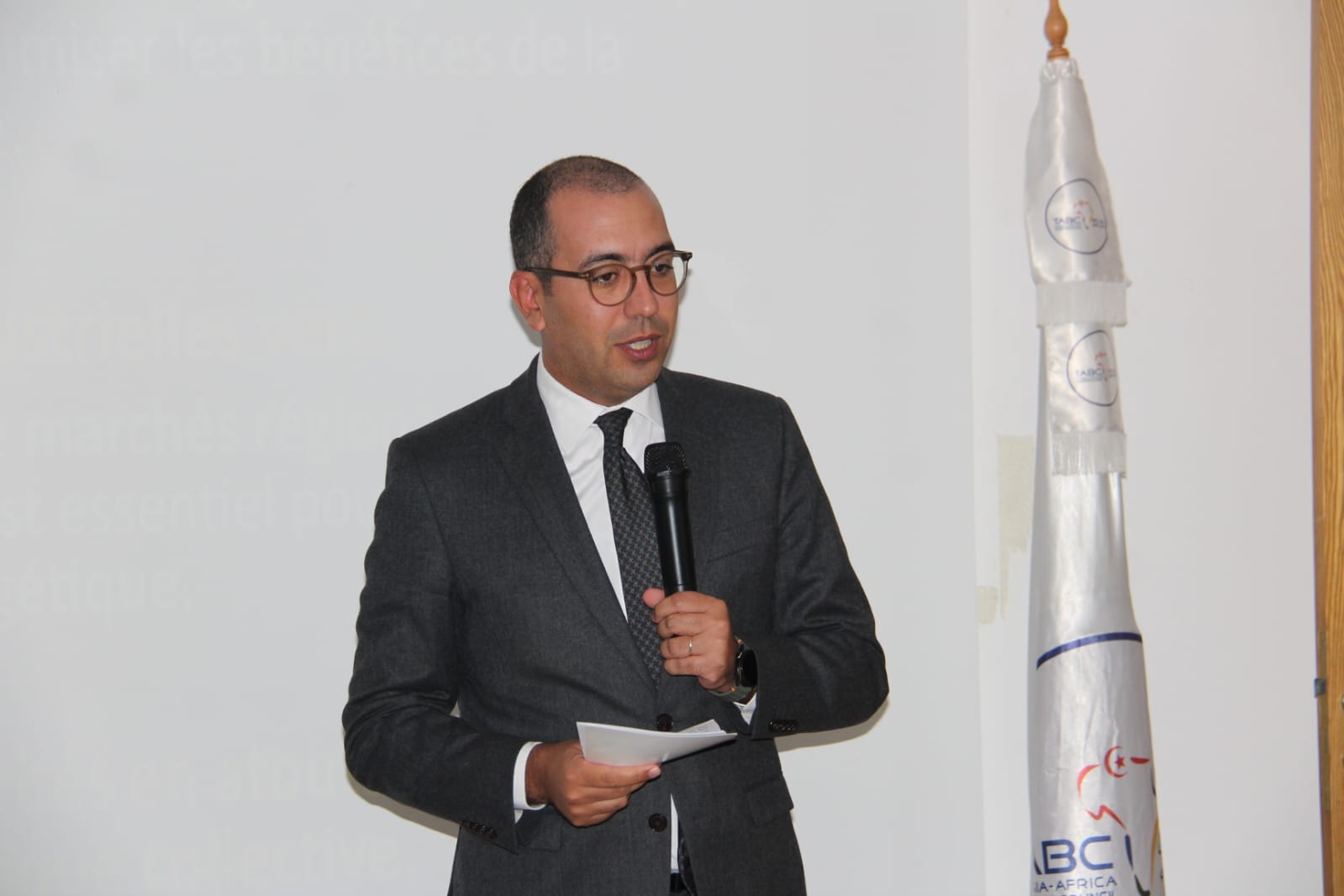 🔴 تقديم العرض الأولي لدراسة "الممرات الطاقية في أفريقيا: مفتاح التحوّل البيئي والتكامل الإقليمي"